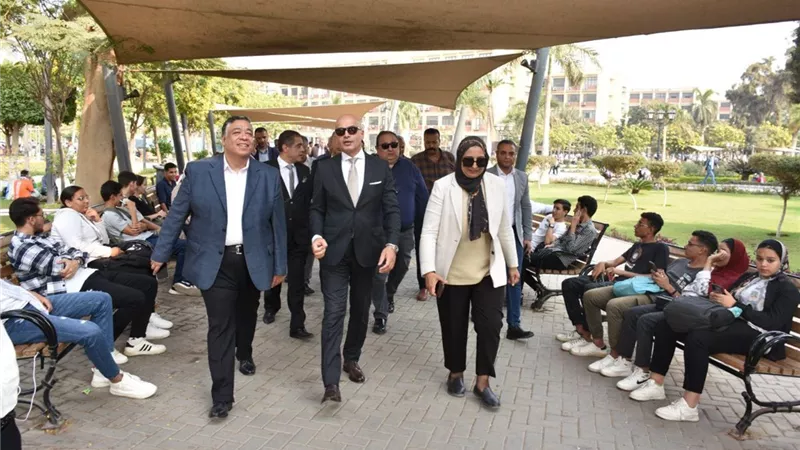 جولة تفقدية لرئيس جامعة عين شمس بالحرم الجامعي