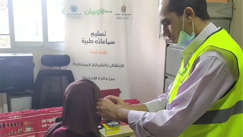 الأورمان تقدم سماعات طبية لغير القادرين بقرى ونجوع الأقصر