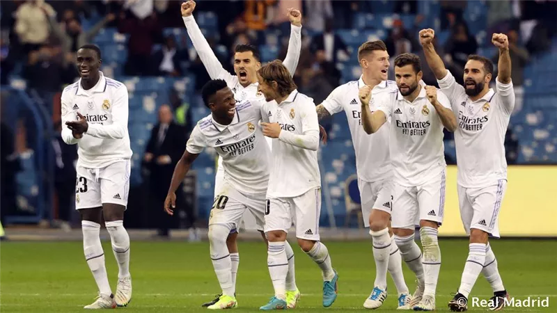 نجم ريال مدريد يقترب من استعادة مركزه في الفريق