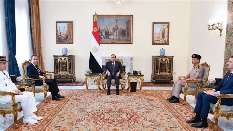 الرئيس السيسى يستقبل وزير القوات المسلحة الفرنسي
