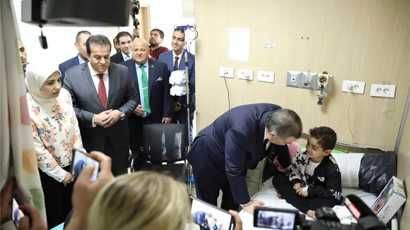 وزير الصحة ونظيره التركي يتفقدان الخدمات الطبية المقدمة لجرحى فلسطين