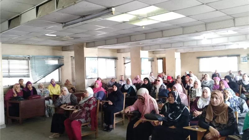 عميد آداب الزقازيق يدعو المصريين للتخلى عن حزب الكنبة