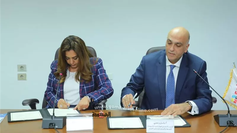 محافظ دمياط توقع بروتوكول تعاون لدعم صناعة الأثاث