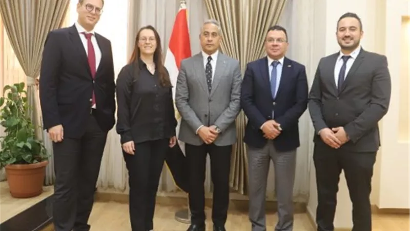 وزير العمل يوجه بتعاون في مجال 