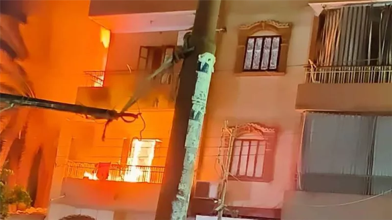 السيطرة علي حريق بشقتين في الدقهلية