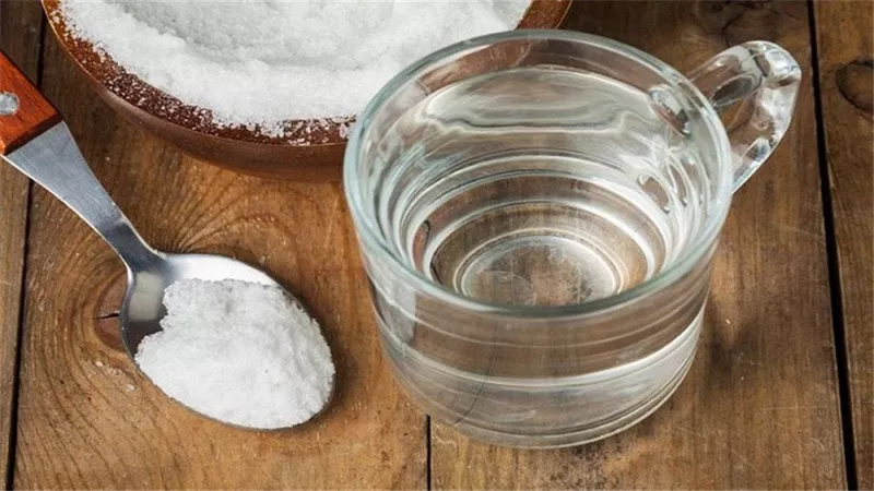 دراسة جديدة .. الغرغرة بالمياه المالحة يمكن أن تمنع فيروس كورونا