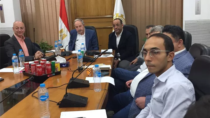 المصانع تطالب بتدخل سريع لحل مشكلة نقص امدادات السكر