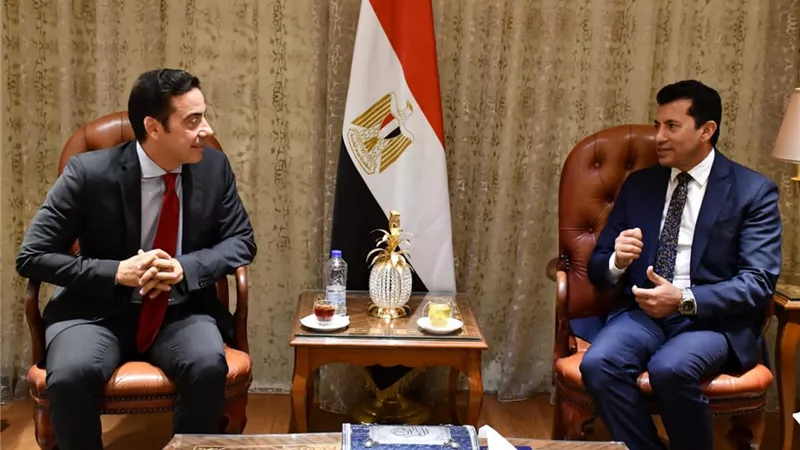 وزير الشباب يبحث التعاون مع السفير المصري الجديد في كوديفوار