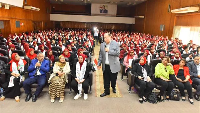 محافظ أسيوط يلتقي أكثر من 400 رائدة ريفية تابعة للتضامن الاجتماعي