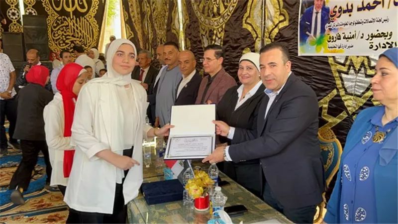 بدوى يكرم المتفوقين بمدرسة ترسا للتعليم الأساسي في قها