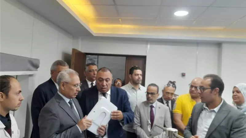 رئيس جامعة المنيا يفتتح وحدة الاشعة بعد تجديدها وتطويرها