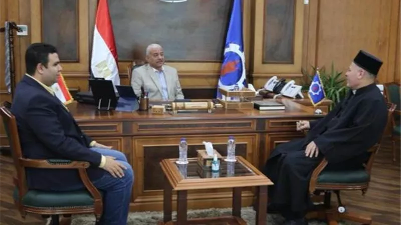 محافظ السويس يستقبل راعى كنيسة الراعى الصالح الجديد