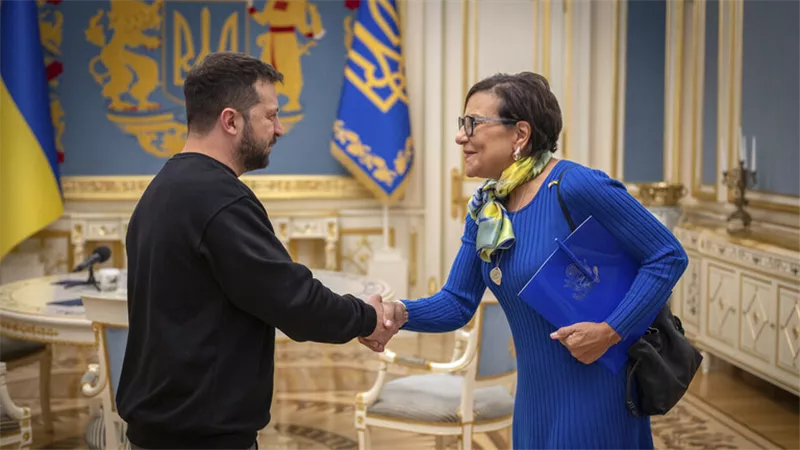ممثلة بايدن الخاصة لدى أوكرانيا تلمح لكييف باحتمال وقف الدعم الأمريكي والاستعداد لذلك