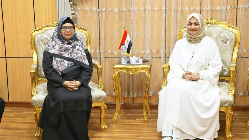 مستشار شيخ الأزهر للوافدين تستقبل مدير معهد علوم الفقه بأندونيسيا