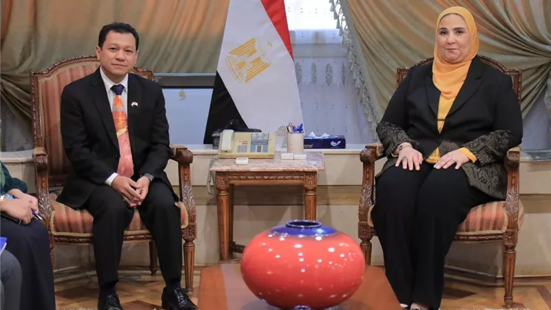 القباج و سفير ماليزيا ييبحثان إجراءات الإغاثة المقدمة لقطاع غزة عبر الهلال الأحمر