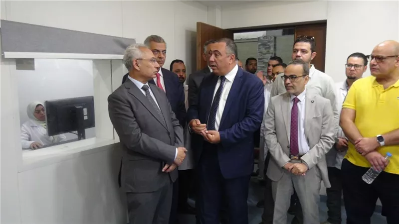 رئيس الجامعة يفتتح تجديد وحدة الأشعة بمستشفى المنيا الجامعي