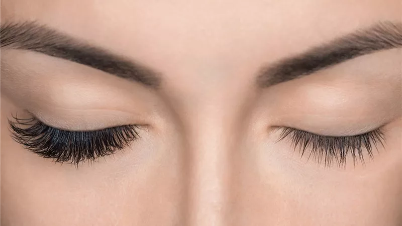 8 نصائح للحصول على مظهر طبيعي للرموش بدون تكتل