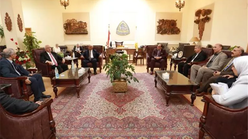 رئيس جامعة الزقازيق يستقبل وزير التعليم بكلية التربية