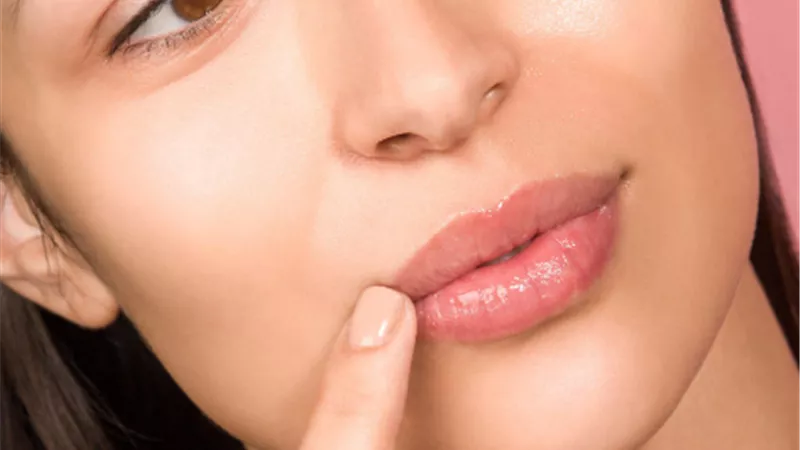 علاجات منزلية للتخلص من تجاعيد الشفاه