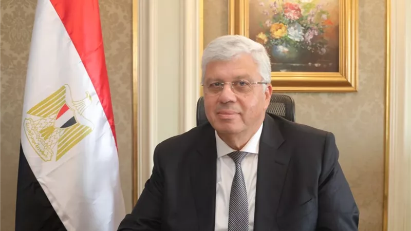 ايمن عاشور يغادر إلى اسكتلندا للمشاركة كمتحدث رئيسي في مؤتمر 