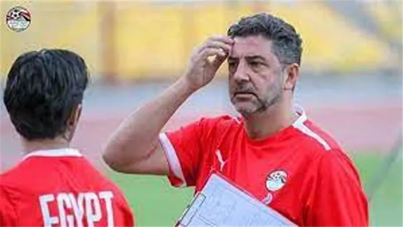 فيتوريا و زيزو يحضّران الموتمر الصحفي لمباراة مصر و سيراليون