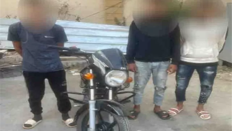 ضبط 3 أشخاص استدرجوا عامل ديلفري وسرقوا 