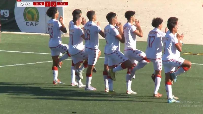 على طريقة صلاح.. منتخب تونس يحتفل بالفوز علي شباب الفراعنة