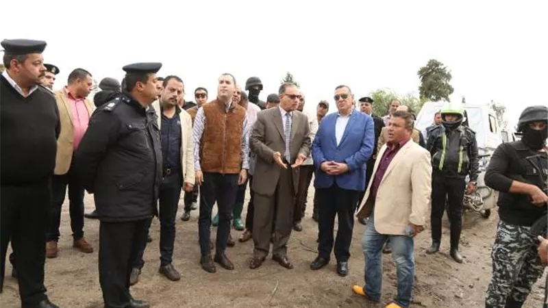 محافظ كفرالشيخ يقود حملة لإزالة التعديات على الأراضي الزراعية