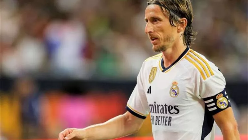 مودريتش يحسم موقفه من الانتقال إلى الدوري السعودي