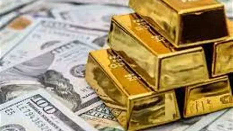 الذهب يرتفع قليلا مع تراجع الدولار