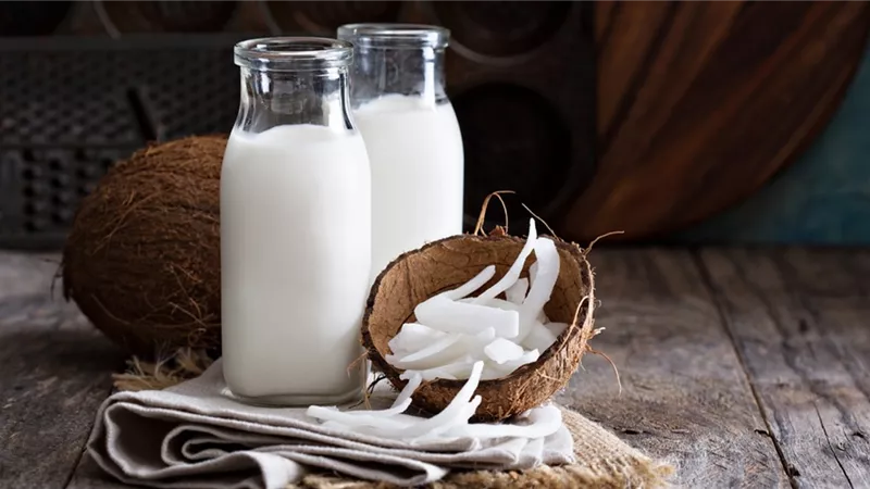 6 فوائد يقدمها حليب جوز الهند لشعرك