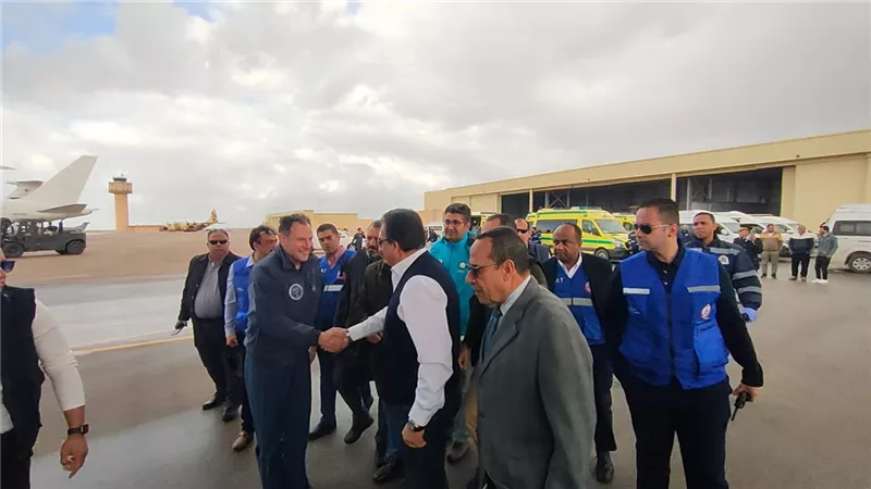محافظ شمال سيناء يستقبل وزير الصحة بمطار العريش