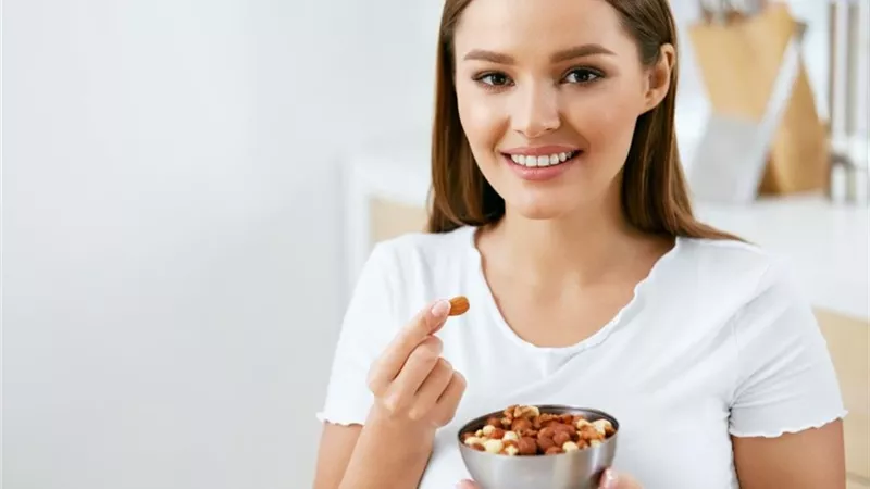 6 خطوات لتناول المكسرات دون زيادة فى الوزن