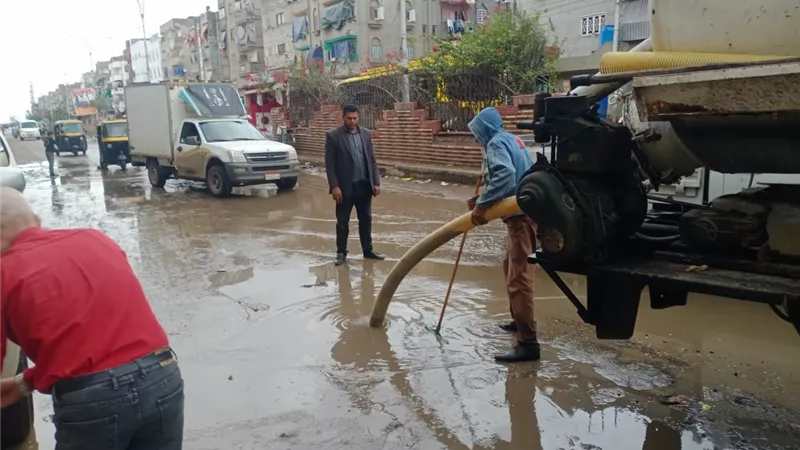 كسح وشفط تجمعات مياه الامطار بالدقهلية