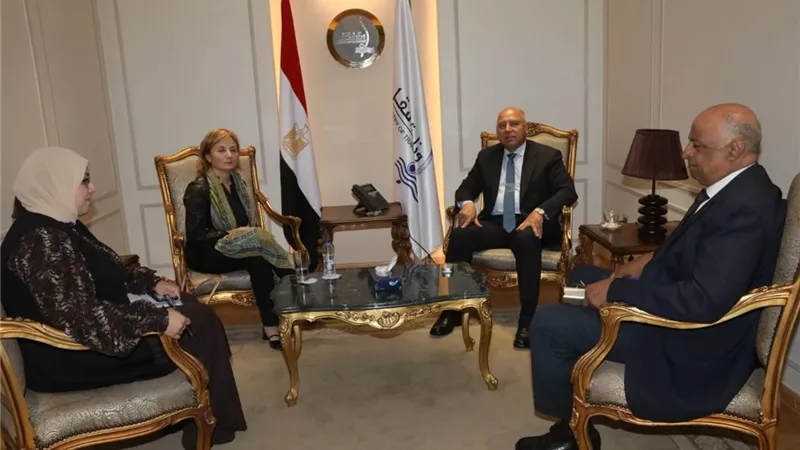 وزير النقل يبحث مع نائب رئيس بنك الاستثمار الأوروبي EIB المشروعات