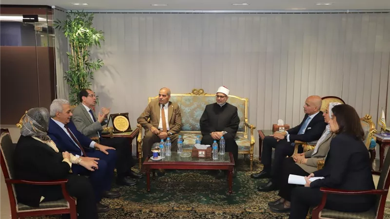 قيادات جامعة الأزهر يهنئون د. زين العابدين برئاسة جامعة عين شمس
