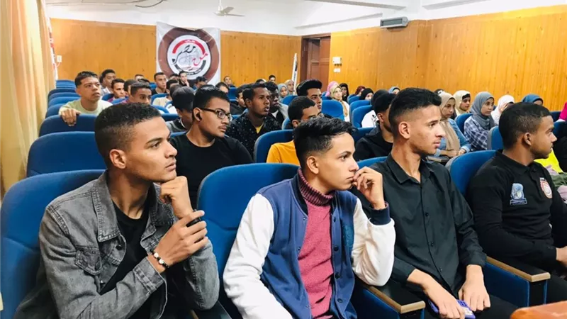 تدريب طلاب حقوق جنوب الوادى على تعلم لغة الإشارة