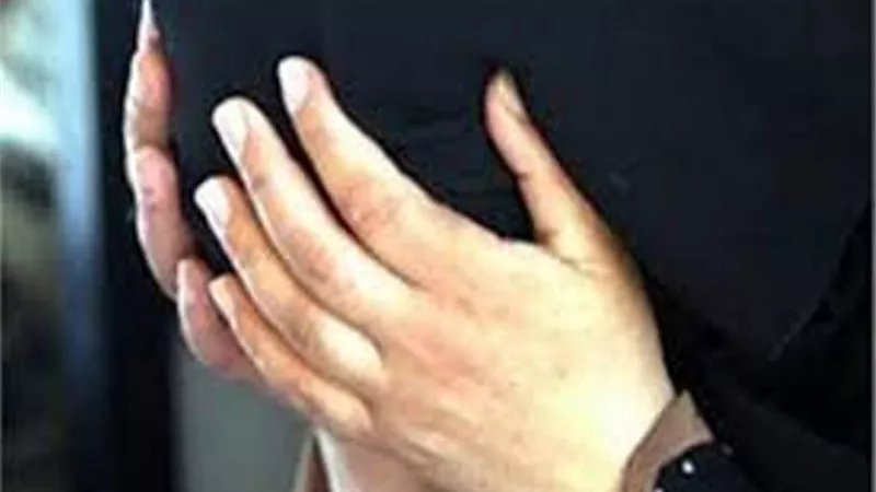 محاكمة ام بالتخلص من حياة ابنتها وإلقائها في غرفة الصرف الصحي