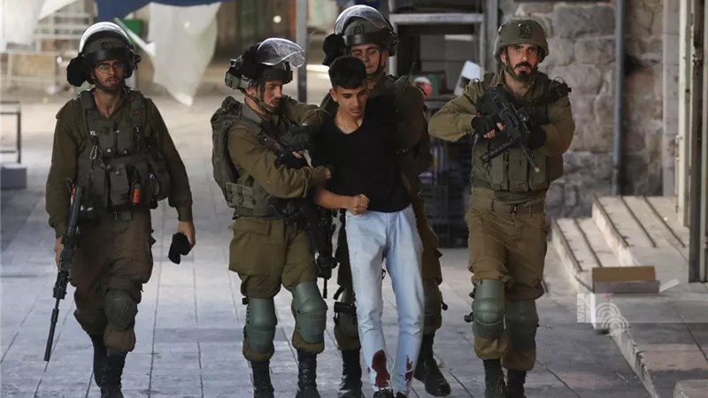 الاحتلال الإسرائيلي يعتقل 44 فلسطينيًا من الضفة الغربية