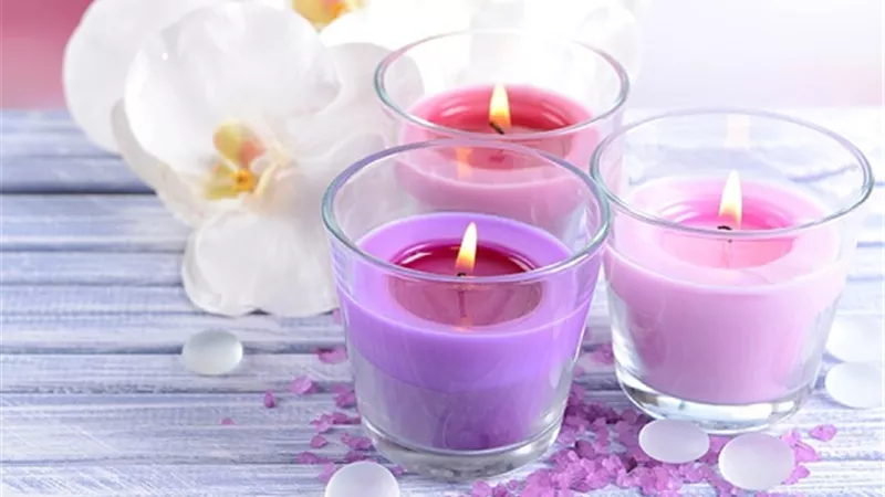 احذر استخدام الشموع المعطرة في المنزل.. تعرف على السبب