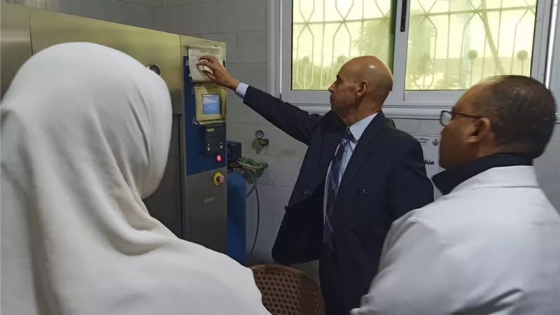 وكيل وزارة الصحةيبحث تطوير قسم المناظير بمستشفى الابراهيمية