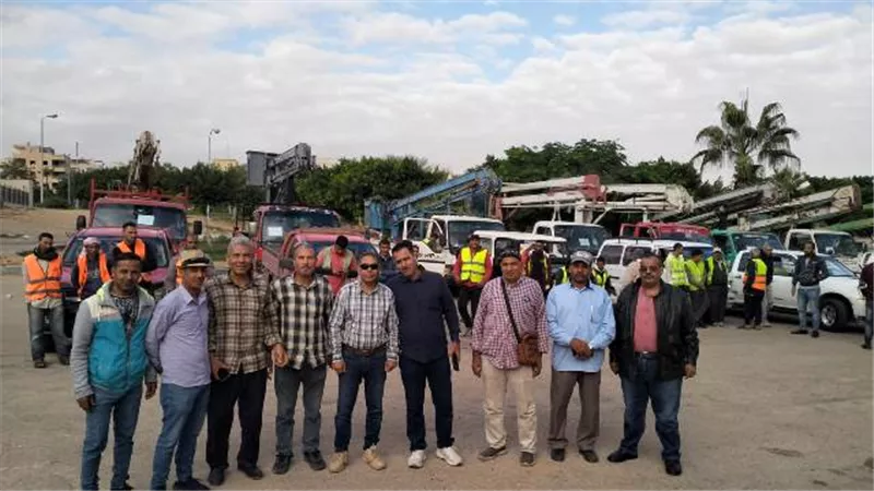 رئيس جهاز بدر يشهد إصطفاف شركات الصيانة لرفع كفاءة الإنارة.. صور
