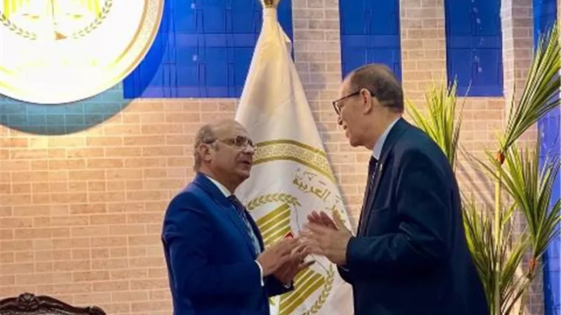 رئيس النيابة الإدارية يزور جناح وزارة العدل بمعرض ICT