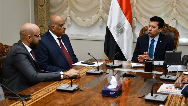 وزير الشباب يبحث فرص الاستثمار في قطاع الطب الرياضي