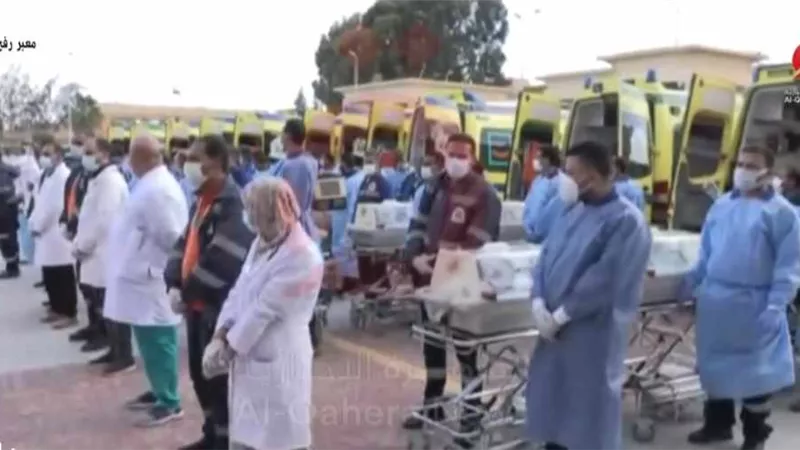معبر رفح يستقبل الأطفال الخدج الفلسطينيين من قطاع غزة