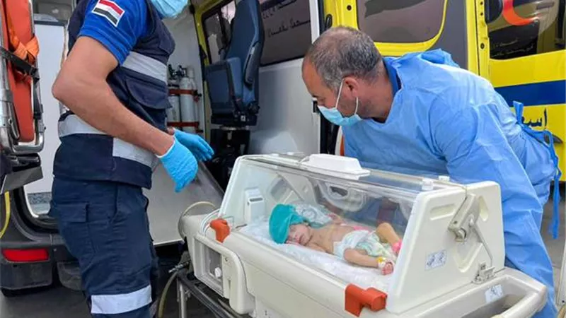 إشادة عالمية بنجاح عملية إجلاء 28 طفلاً من المبتسرين إلى مصر
