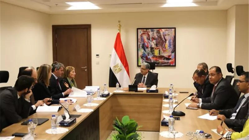 وزيرالكهرباء يستقبل نائب رئيس بنك الاستثمار الأوروبى لبحث التعاون