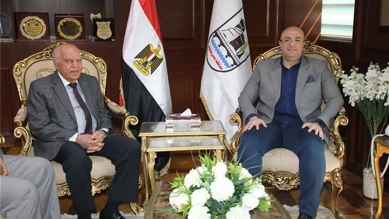 محافظ بني سويف يستقبل نقيب مُعلمي مصر