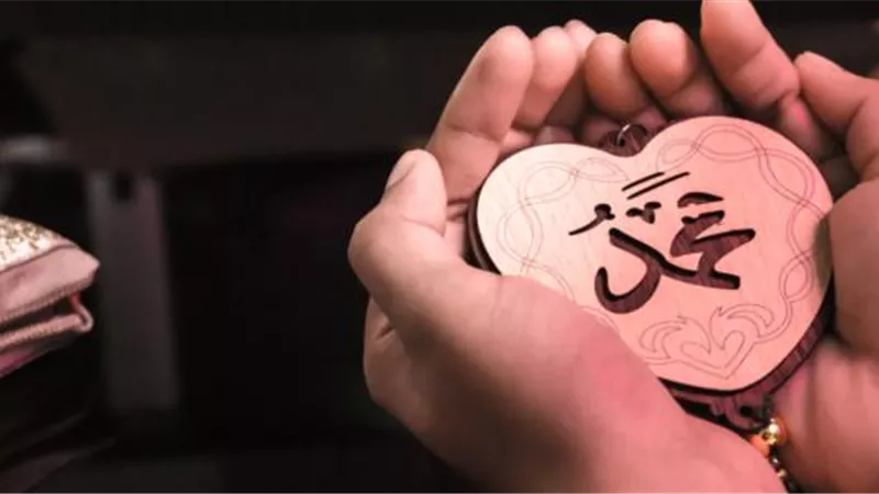عن أخلاق النبي ﷺ تتحدث ام المؤمنين عائشة رضي الله عنها