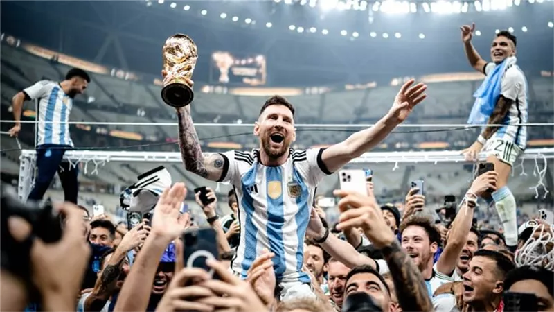 أحمد عفيفي : ميسي أفضل من مارادونا وبيليه... شاهد